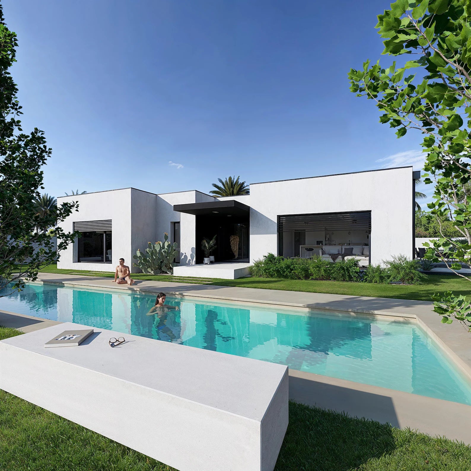 🏡 Modern Villa Floor Plan with Pool – 2-Bedroom Luxury House Design – Tropical Style Home Blueprint (PDF & CAD Files)